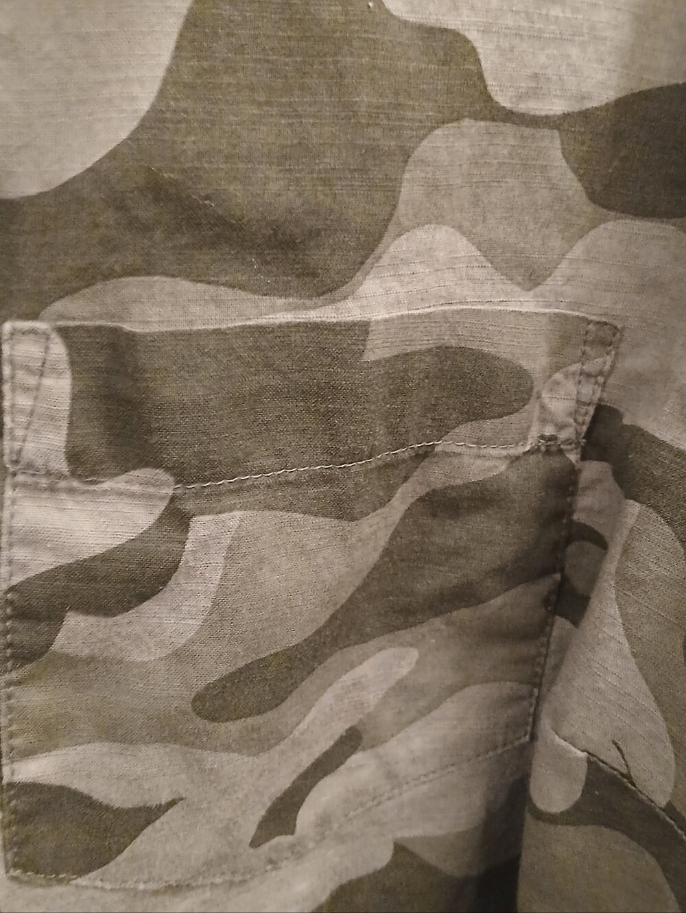 Old Navy The Classic Shirt Women's Size 2X Plus Camo Long Sleeve Lightweight - Picture 3 of 5